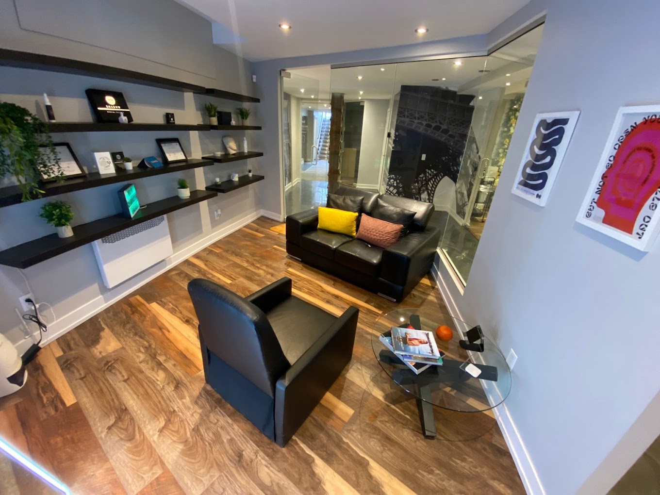 L'intérieur de la clinique Rico, une clinique privée de micropigmentation et de laser à Montréal